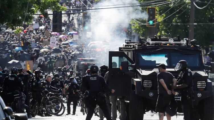 В США вновь возобновились протесты из-за полицейского произвола