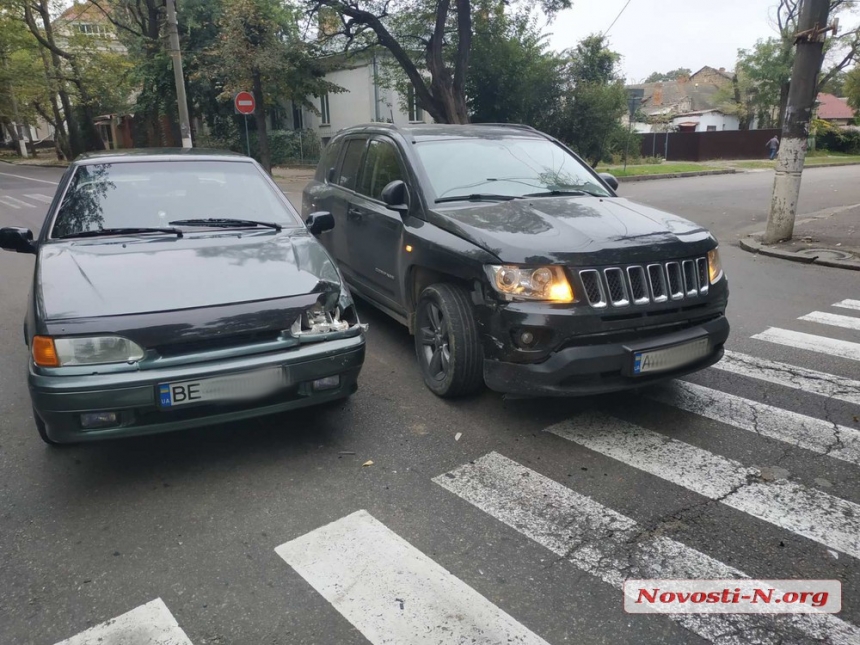 В центре Николаева столкнулись «Джип» и ВАЗ