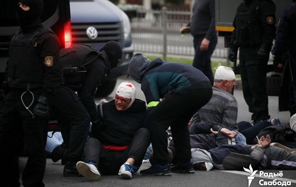 Участников акции в Минске разгоняют водометами и светошумовыми гранатами