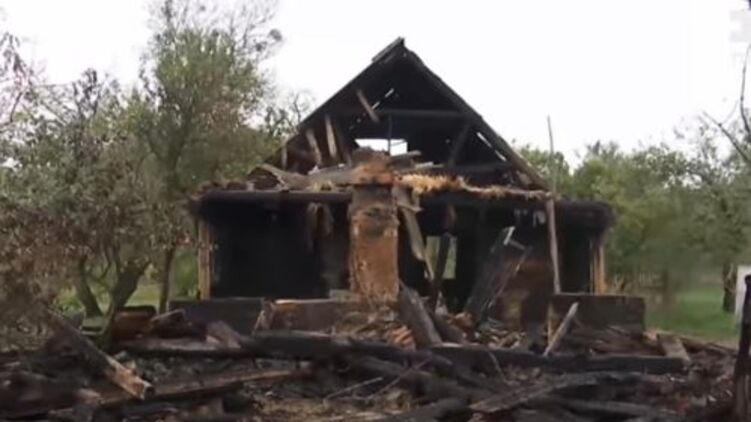 В Житомирской области мужчина поджег собственный дом с женой и четырьмя детьми