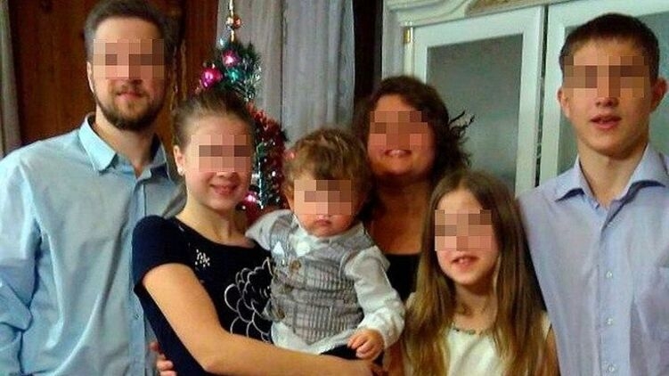 В России учительница английского повесила на колготках своего 4-летнего сына