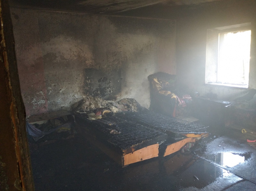 В Николаевской области неосторожный курильщик поджег свой дом
