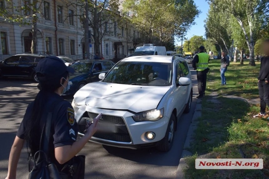 В больнице умерла женщина, которую утром в центре Николаева сбил Mitsubishi