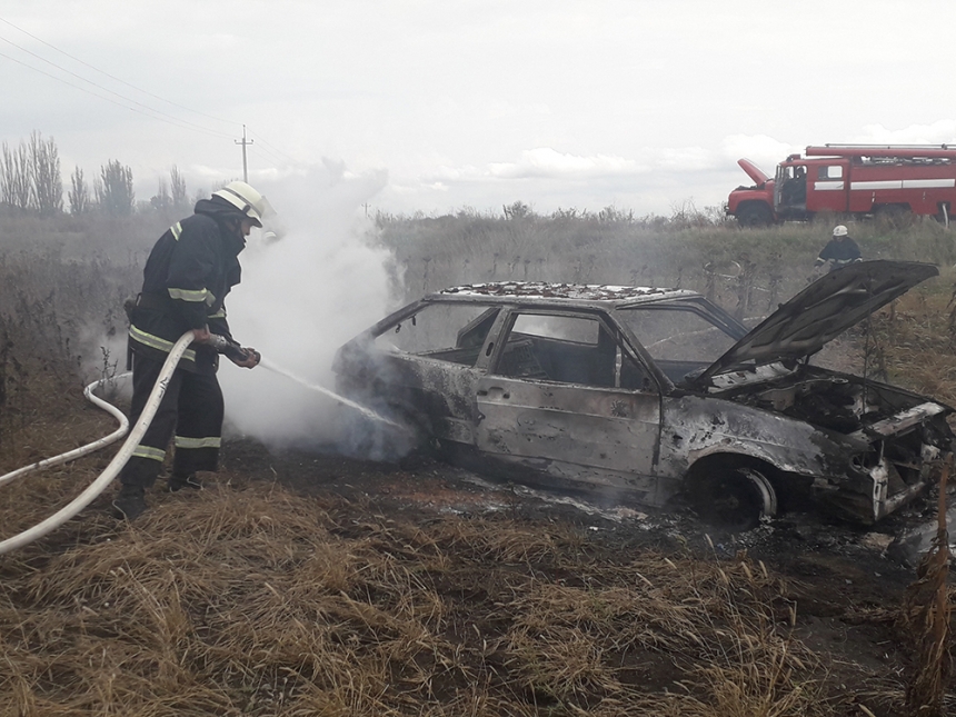 В Николаевской области на ходу загорелась «Лада» - авто сгорело полностью