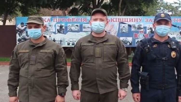 В Одессе мошенники обыскивали прохожих, представляясь нацгвардейцами