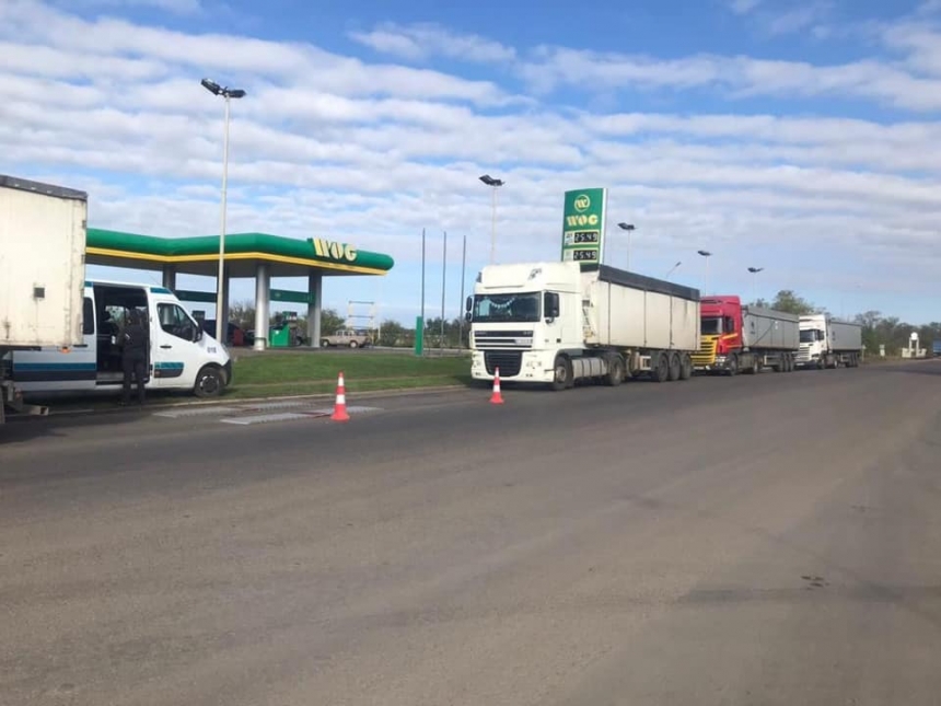 В Николаевской области водители устроили бунт и не захотели проходить взвешивание