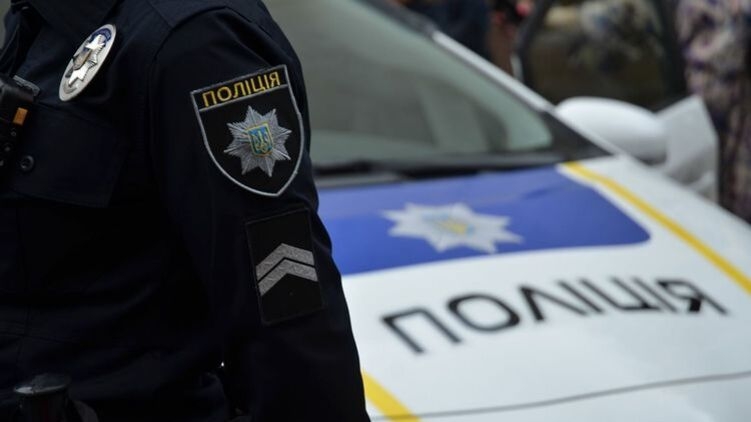 В Киеве пенсионерка избила грабителя, который пытался забрать ее рюкзак
