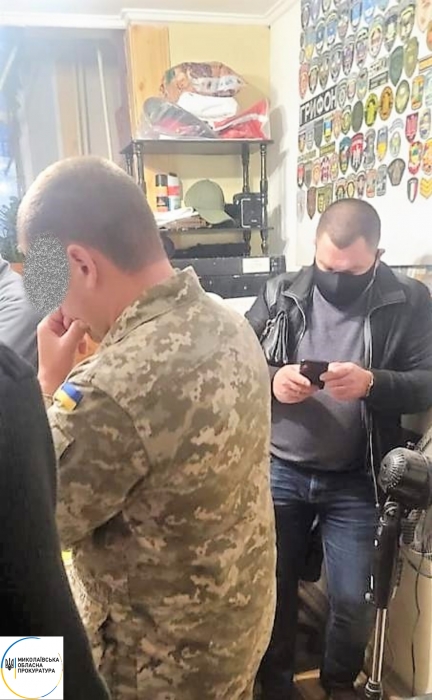 В Николаеве сотрудник СИЗО поставлял заключенным наркотики