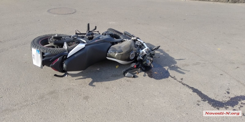 В Николаеве «Мазда» столкнулась с мотоциклом: пострадал мотоциклист
