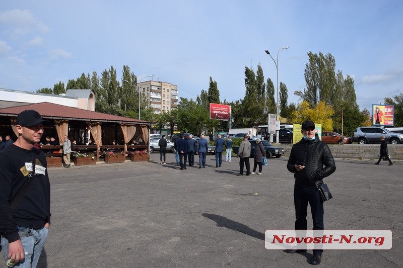 Несостоявшийся визит Медведчука в Николаеве и пикет националистов. ФОТОРЕПОРТАЖ