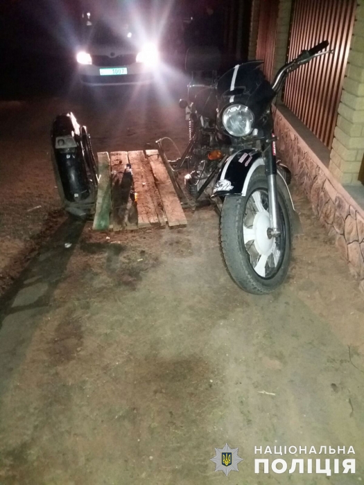 В Николаевской области во время буксировки перевернулся мотоцикл: двое пострадавших