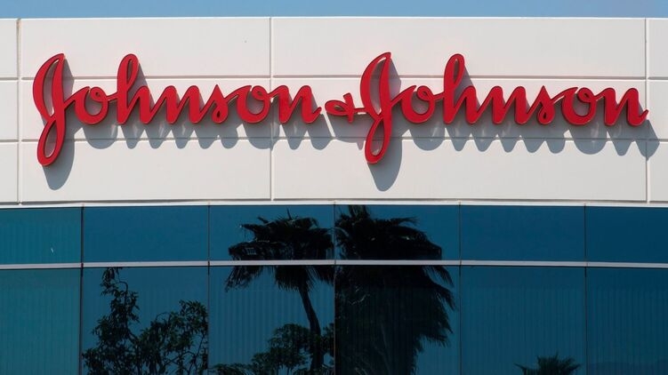 Причиной остановки испытаний вакцины Johnson&Johnson от коронавируса стал инсульт одного из добровольцев