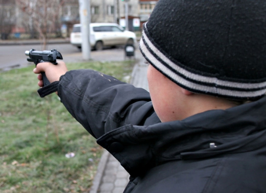 В центре Николаева подросток стрелял в семейную пару