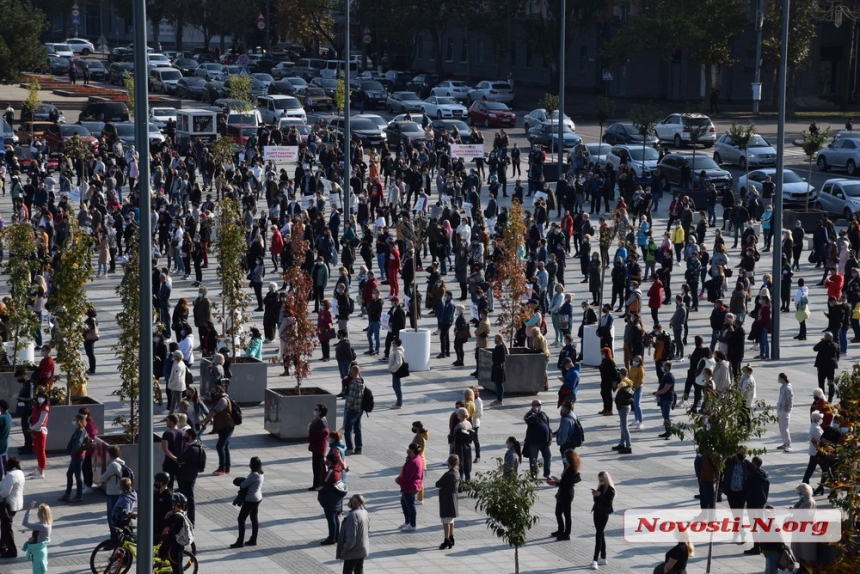 В Николаеве митингуют против запрета работы культурных заведений в «красной» зоне. ВИДЕО