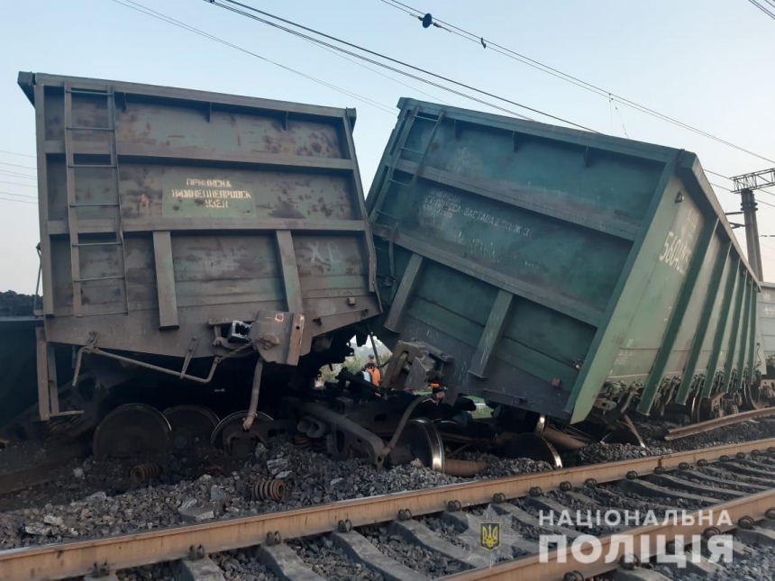 В Кривом Роге сошли с рельсов 14 вагонов грузового поезда