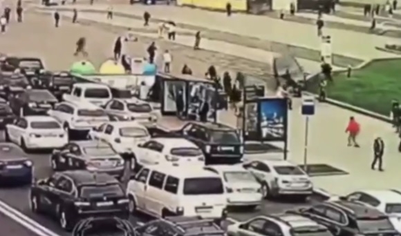 Водитель Land Rover, въехавший в толпу в центре Киева, был трезв - он потерял сознание за рулем