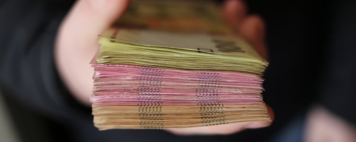 Средняя зарплата украинцев за месяц выросла почти на 5%, - Госстат
