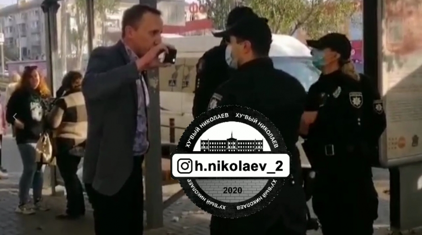 В Николаеве полиция жестко задержала пассажира маршрутки. Видео
