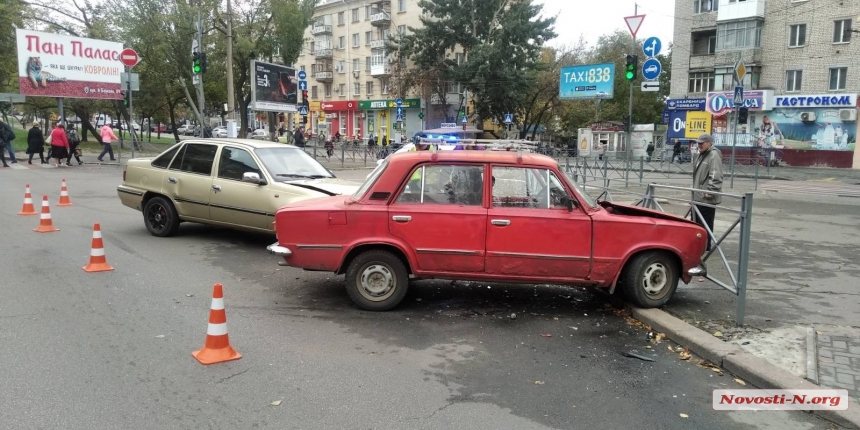 В Николаеве столкнулись ВАЗ и «Деу»: пострадал 79-летний водитель