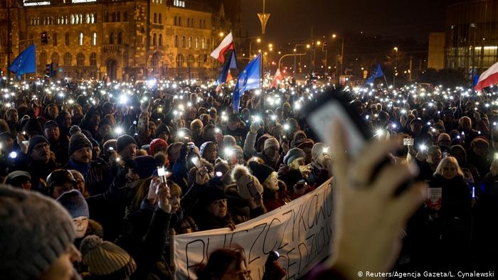 Правительство Польши приостановило введение в действие решения о запрете абортов