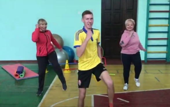 С танцами и зарядкой: как в Николаеве проходит дистанционное обучение. ВИДЕО
