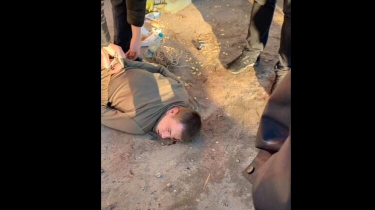 Появилось видео задержания солдата из Воронежа, который убил сослуживцев и уехал к бабушке