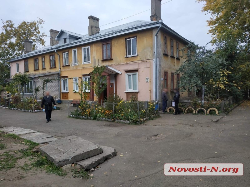 В Николаеве ранена несовершеннолетняя мать — говорит, что сама упала на нож