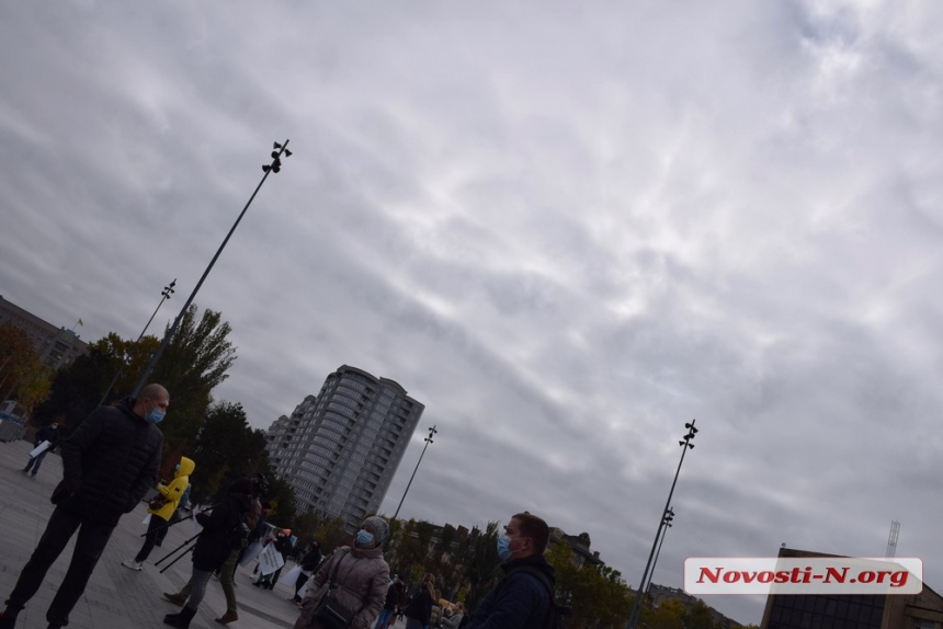 В Николаеве предприниматели митингуют против «карантина выходного дня»