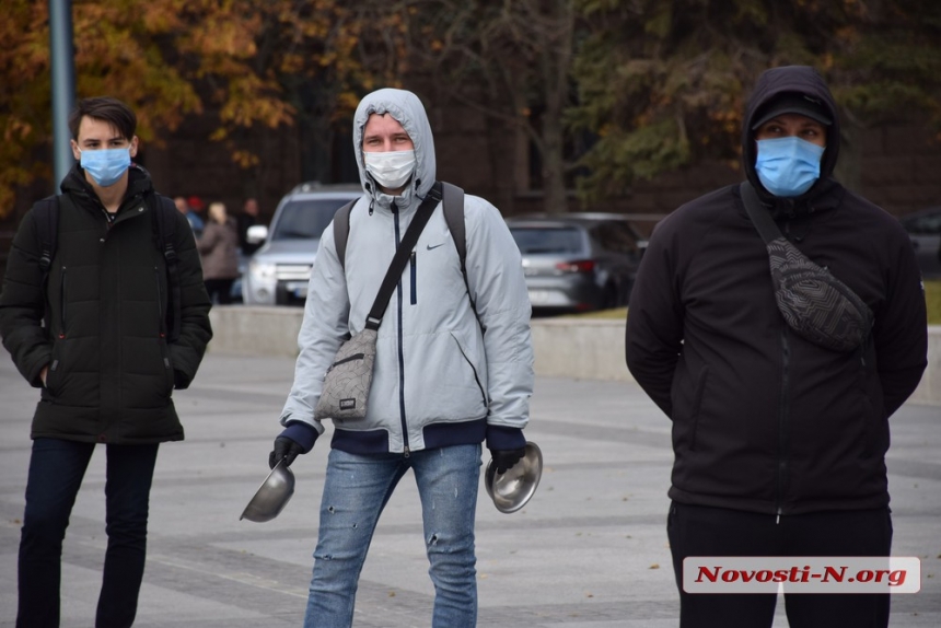 В Николаеве предприниматели митингуют против «карантина выходного дня»