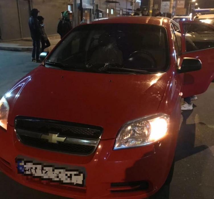 В Одессе водитель Chevrolet въехал в людей, перекрывших дорогу