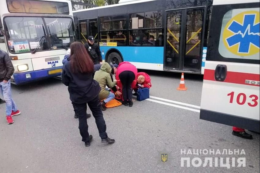 В Хмельницком на пешеходном переходе автобус сбил двух детей