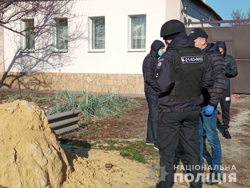 В Харькове полиция несколько часов уговаривала сдаться пенсионера с гранатой