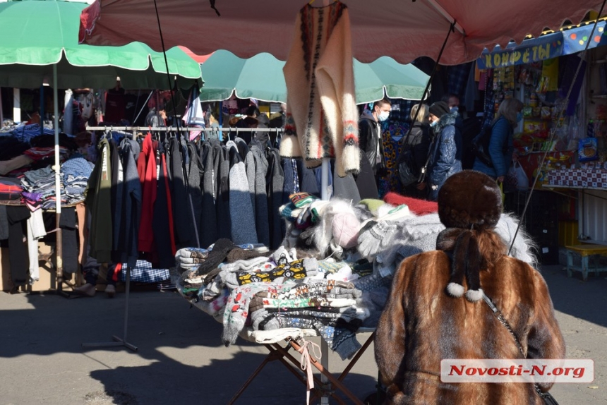 «Карантин выходного дня» в Николаеве: как работает Центральный рынок. ФОТОРЕПОРТАЖ