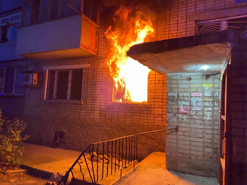 В Николаеве пожарные спасли женщину, у которой горела квартира