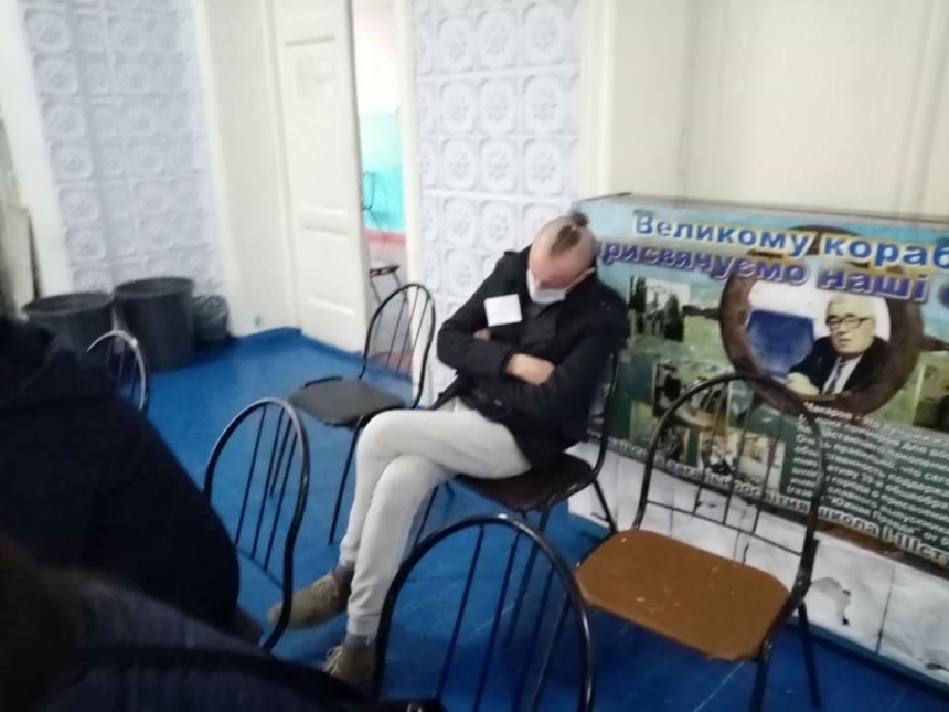 В Николаеве член комиссии от действующего мэра пришел на избирательный участок пьяным