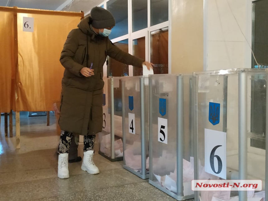 В Николаеве закрылись избирательные участки