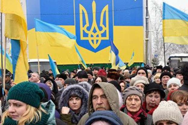 За девять лет украинцы стали богаче и счастливее, но перестали уважать власть - исследование