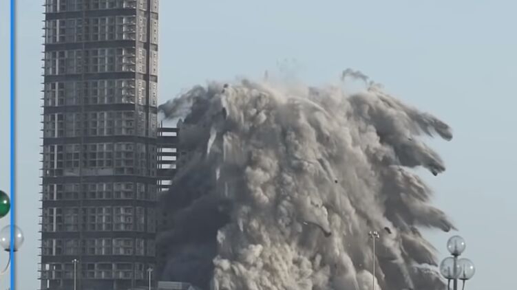 В Абу-Даби взорвали сразу четыре небоскреба. ВИДЕО