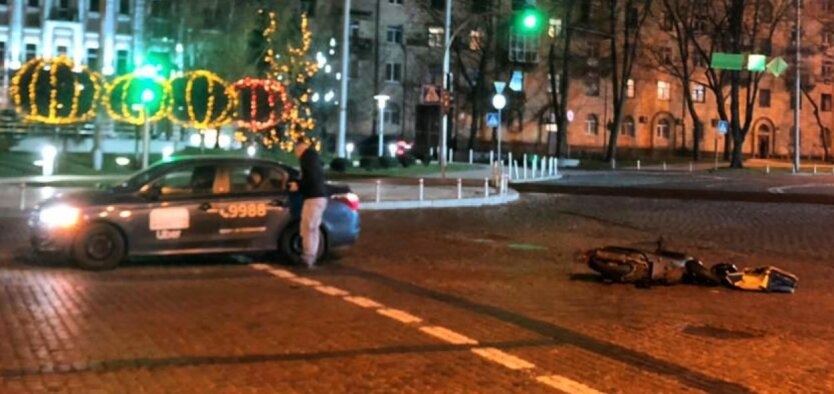 В Киеве водитель Uber сбил курьера Glovo