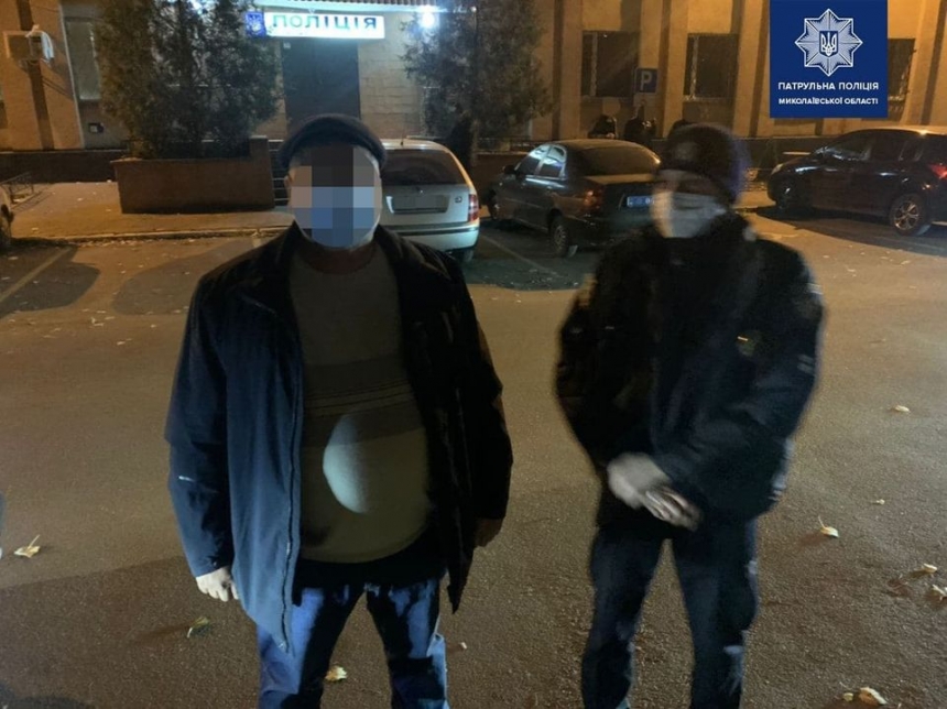 В Николаеве пьяный дебошир разбил окно в автобусе