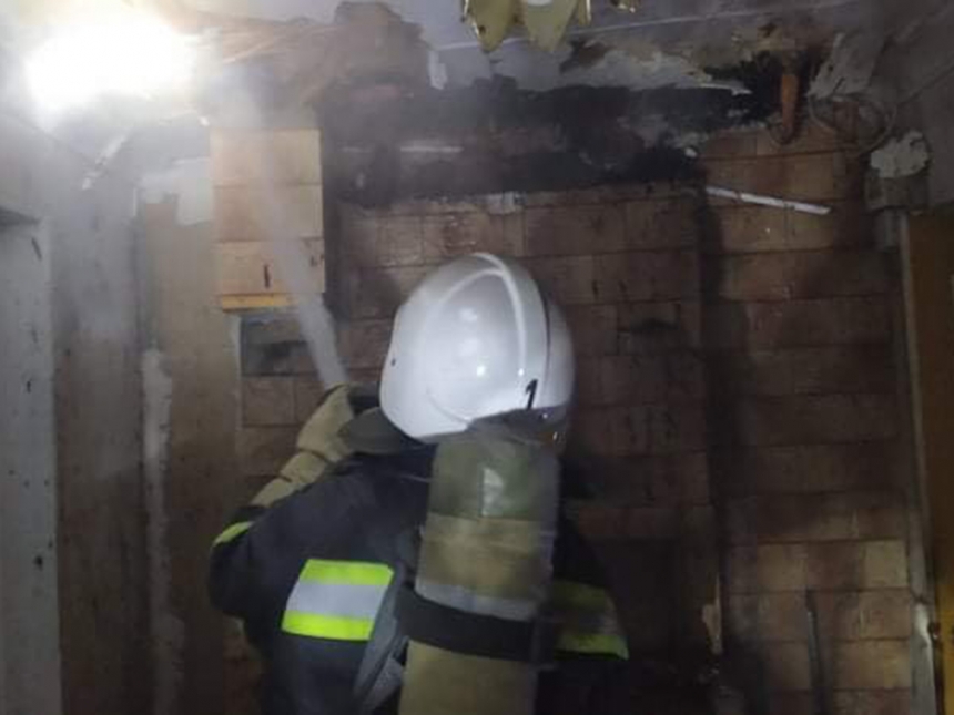 В Николаеве горел жилой дом: жителей эвакуировали