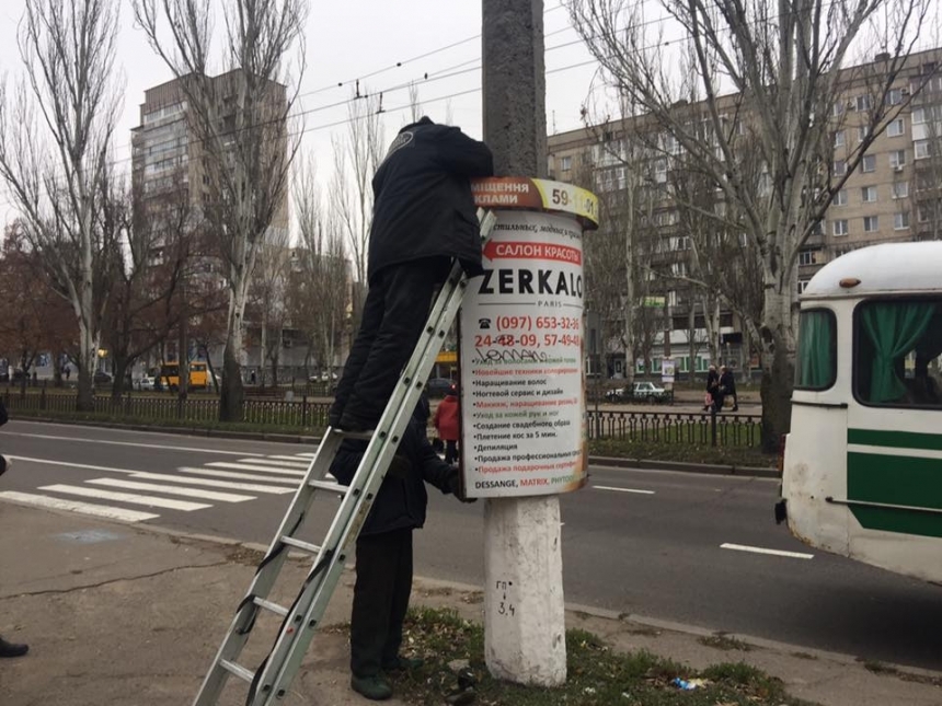 В Николаеве планируют снять рекламу со столбов