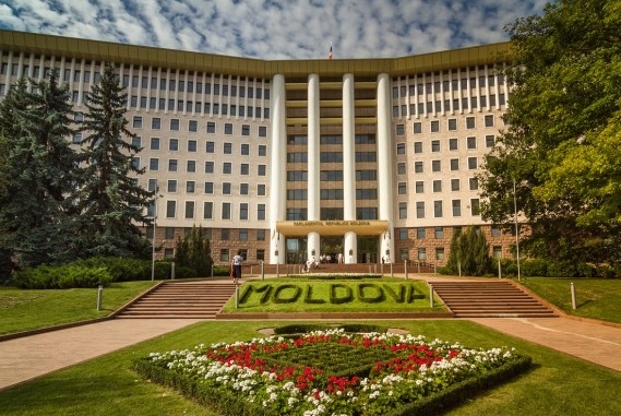 Парламент Молдовы закрепил за русским статус языка межнационального общения