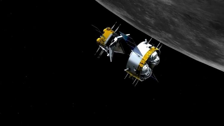 Китайский зонд доставил два кило лунного грунта на орбитальный комплекс. Фото, видео