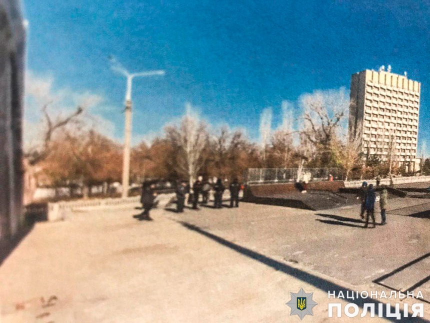 Стрельба в скейт-парке в Николаеве: подросток показал место, куда попала пуля