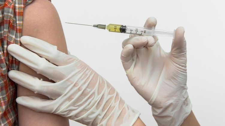 Украинцев будут вакцинировать от коронавируса в три этапа, - ЦОЗ