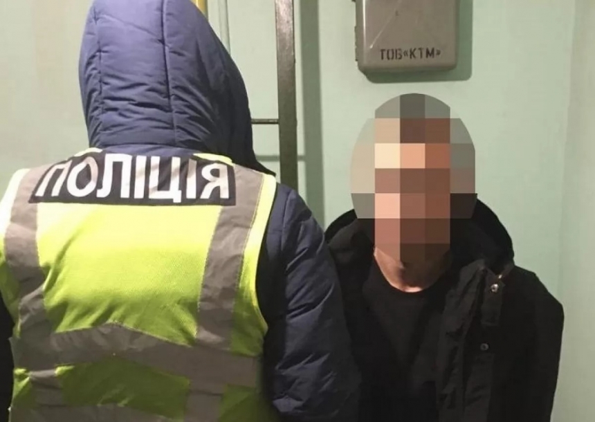 В Киеве задержали грабителя, который бил женщин камнем по голове