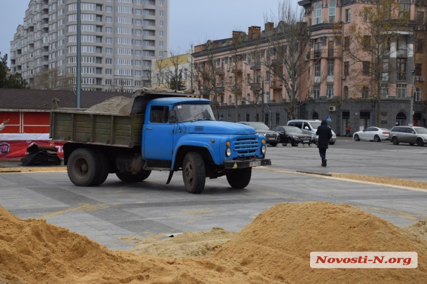 Стало известно, когда смонтируют главную елку Николаева   