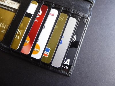 После звонков мошенников у украинцев пропадают деньги с банковских карт
