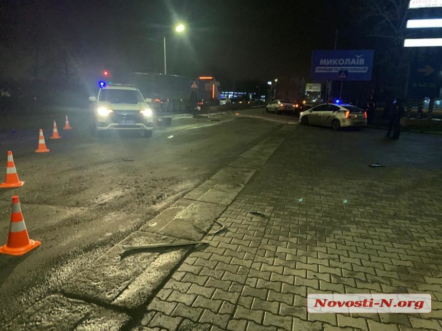 Ночью в Николаеве полиция преследовала «КИА»: столкнулись четыре авто, двое пострадавших